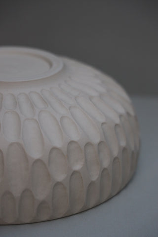 Carved serving bowl in pink