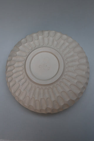 Carved serving bowl in pink