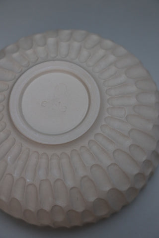 Carved serving bowl in pink