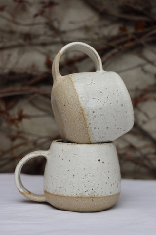 Pair of large tea cups or coffee mugs with handle
