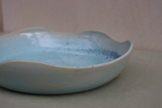 Wavy serving bowl