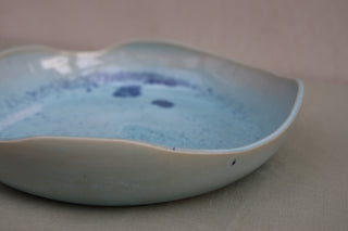 Wavy serving bowl