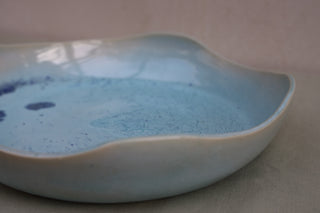 Wavy serving bowl