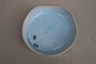Wavy serving bowl
