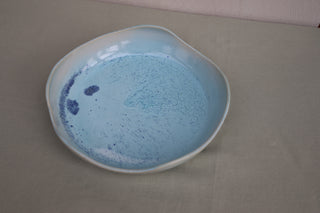 Wavy serving bowl