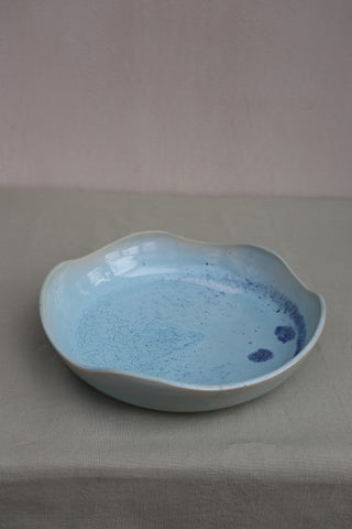 Wavy serving bowl