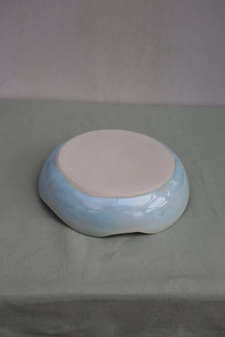 Wavy serving bowl