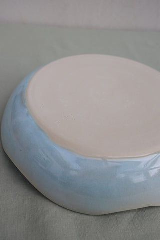 Wavy serving bowl