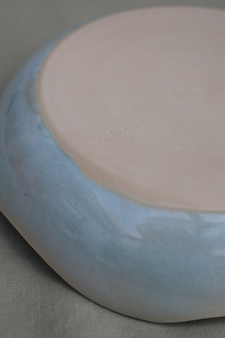 Wavy serving bowl