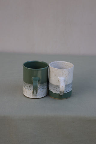 Pair of tea cups or coffee mugs with handle