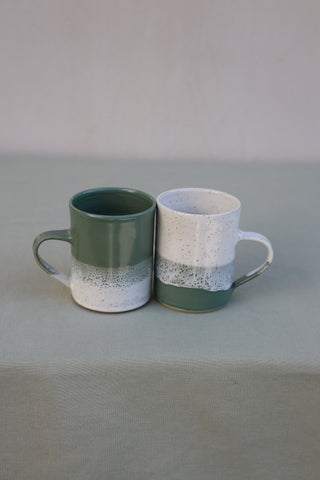 Pair of tea cups or coffee mugs with handle