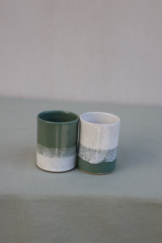 Pair of tea cups or coffee mugs with handle