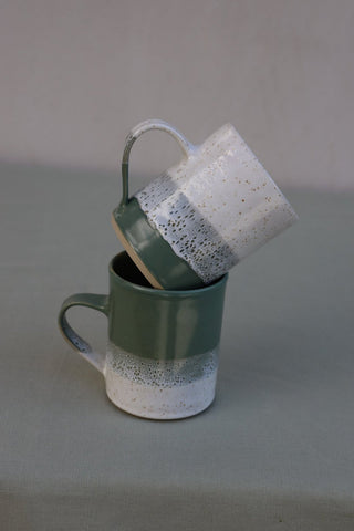Pair of tea cups or coffee mugs with handle