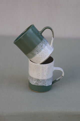 Pair of tea cups or coffee mugs with handle