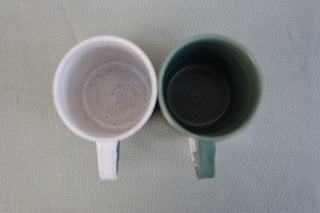 Pair of tea cups or coffee mugs with handle