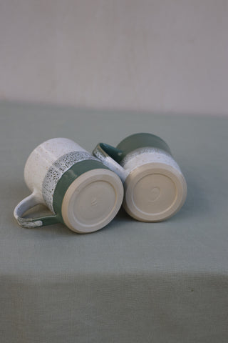 Pair of tea cups or coffee mugs with handle