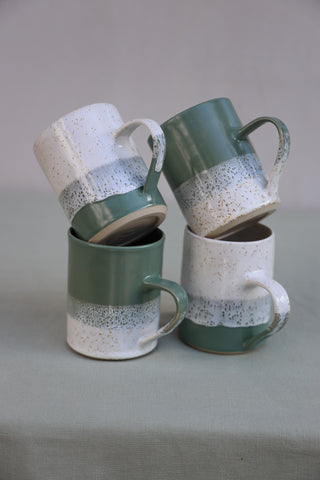 Pair of tea cups or coffee mugs with handle