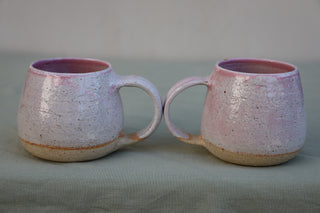 Pair of large pink-flecked tea cups or coffee mugs with handle (sample)