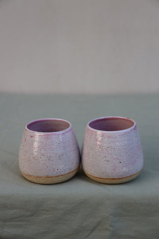 Pair of large pink-flecked tea cups or coffee mugs with handle (sample)