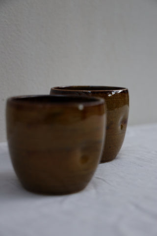 Pair of dimple cups in burnt toffee (sample)