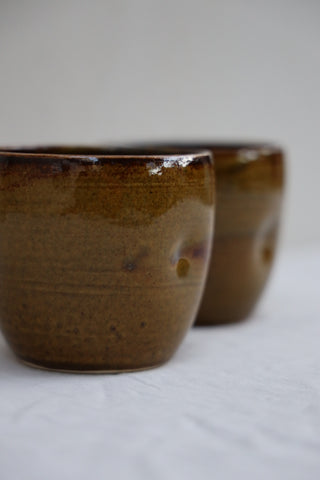 Pair of dimple cups in burnt toffee (sample)