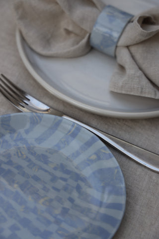 Set of six lilac plates with mix matching napkin rings