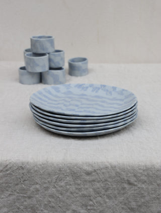 Set of six lilac plates with mix matching napkin rings