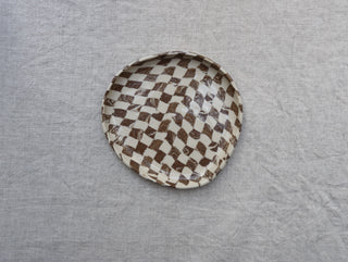 Set of four Chickedey-Checkedey plates with matching napkin rings