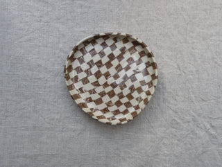 Set of four Chickedey-Checkedey plates with matching napkin rings