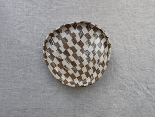 Set of four Chickedey-Checkedey plates with matching napkin rings