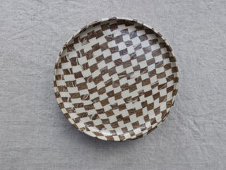 Set of four Chickedey-Checkedey plates with matching napkin rings