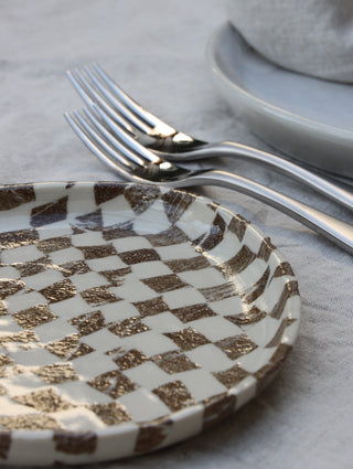 Set of four Chickedey-Checkedey plates with matching napkin rings